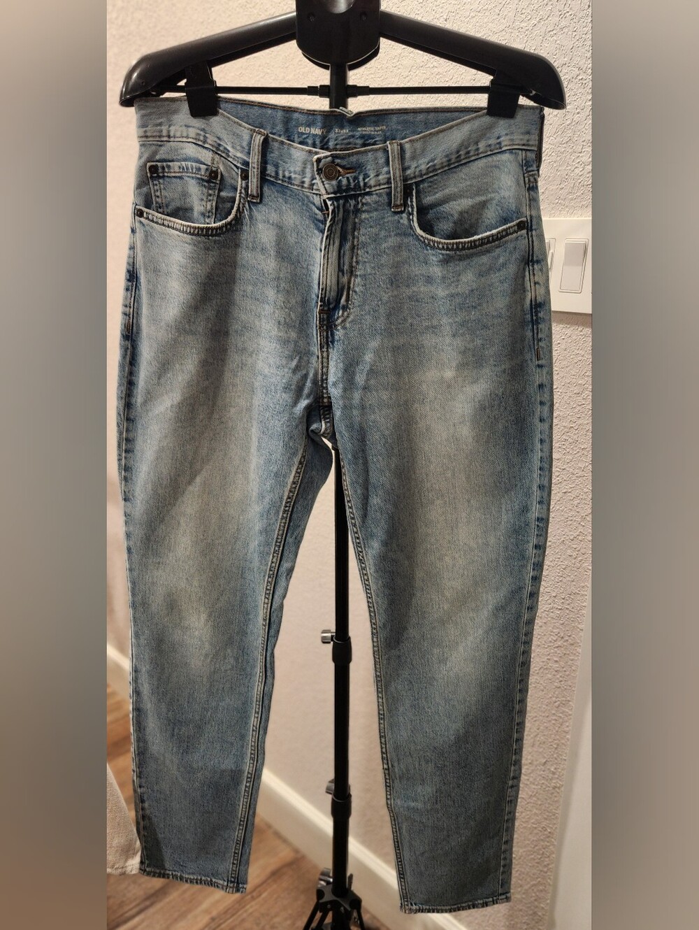 Old Navy Men’s Light Wash Athletic Taper Built-In Flex Jeans 👖